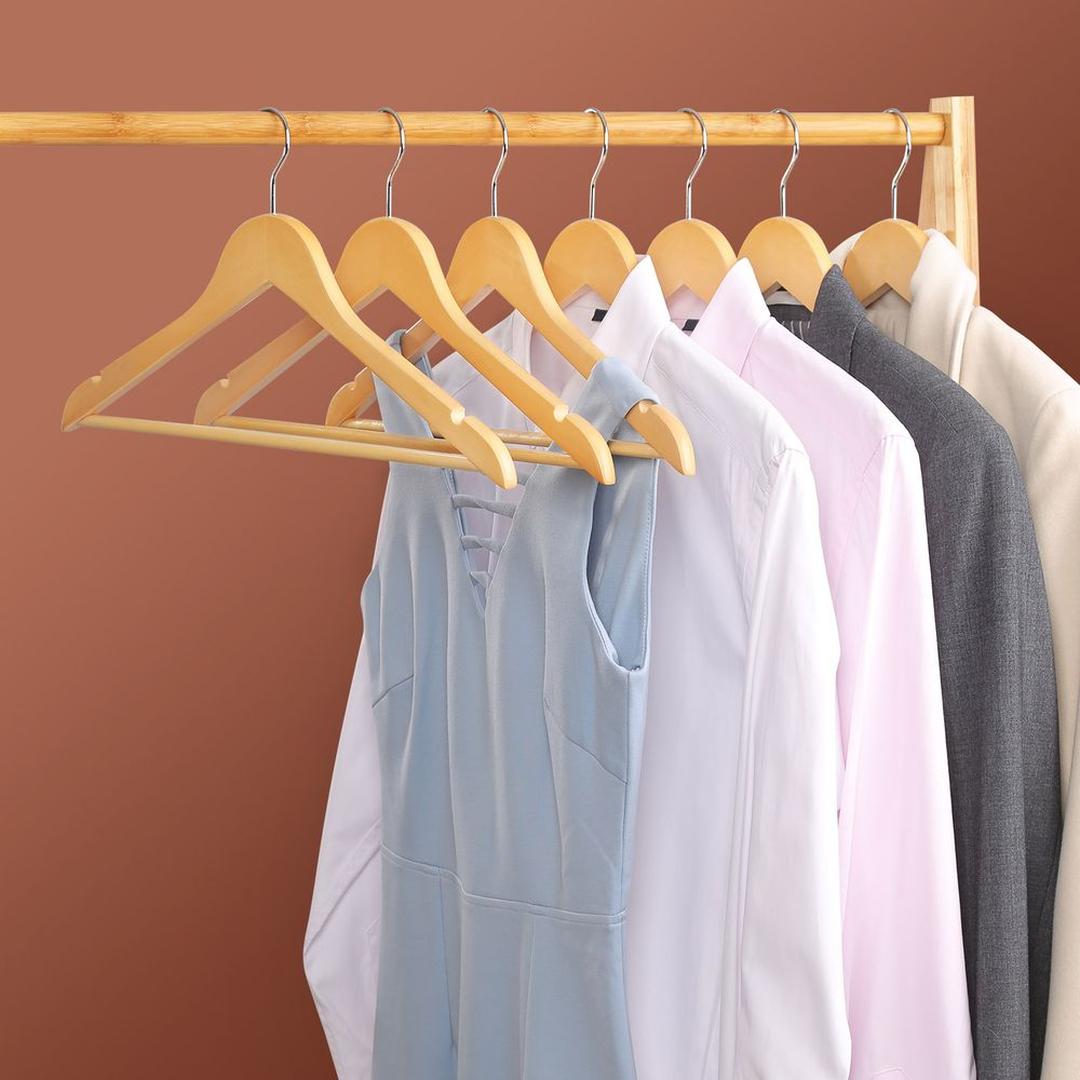 Set Massieve Houten Kledinghangers van Esdoorn – Met Antislip Broeklat, Schouderuitsparingen en Draaibare Haak