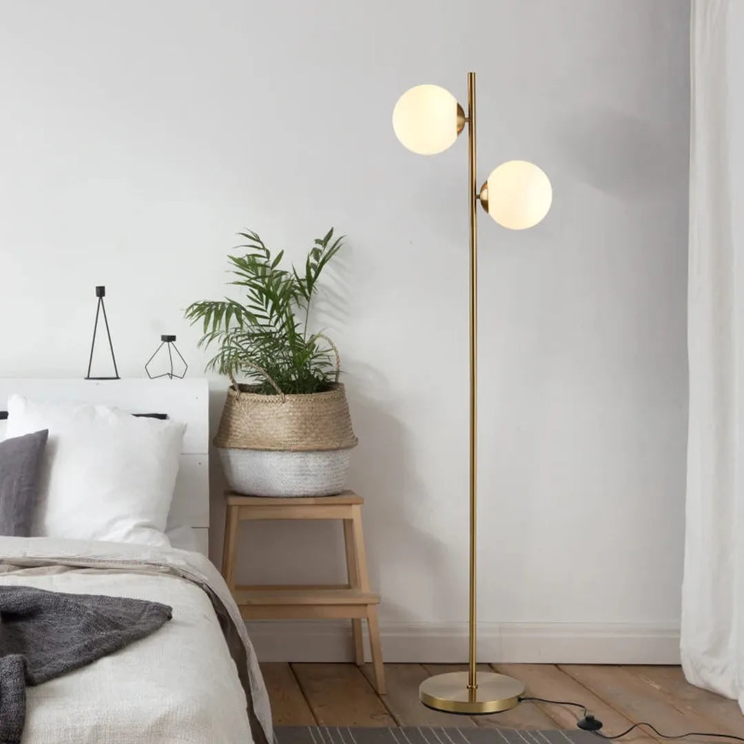 Staande lamp met 3 glazen kapjes – E27 fitting – voetschakelaar – zwart