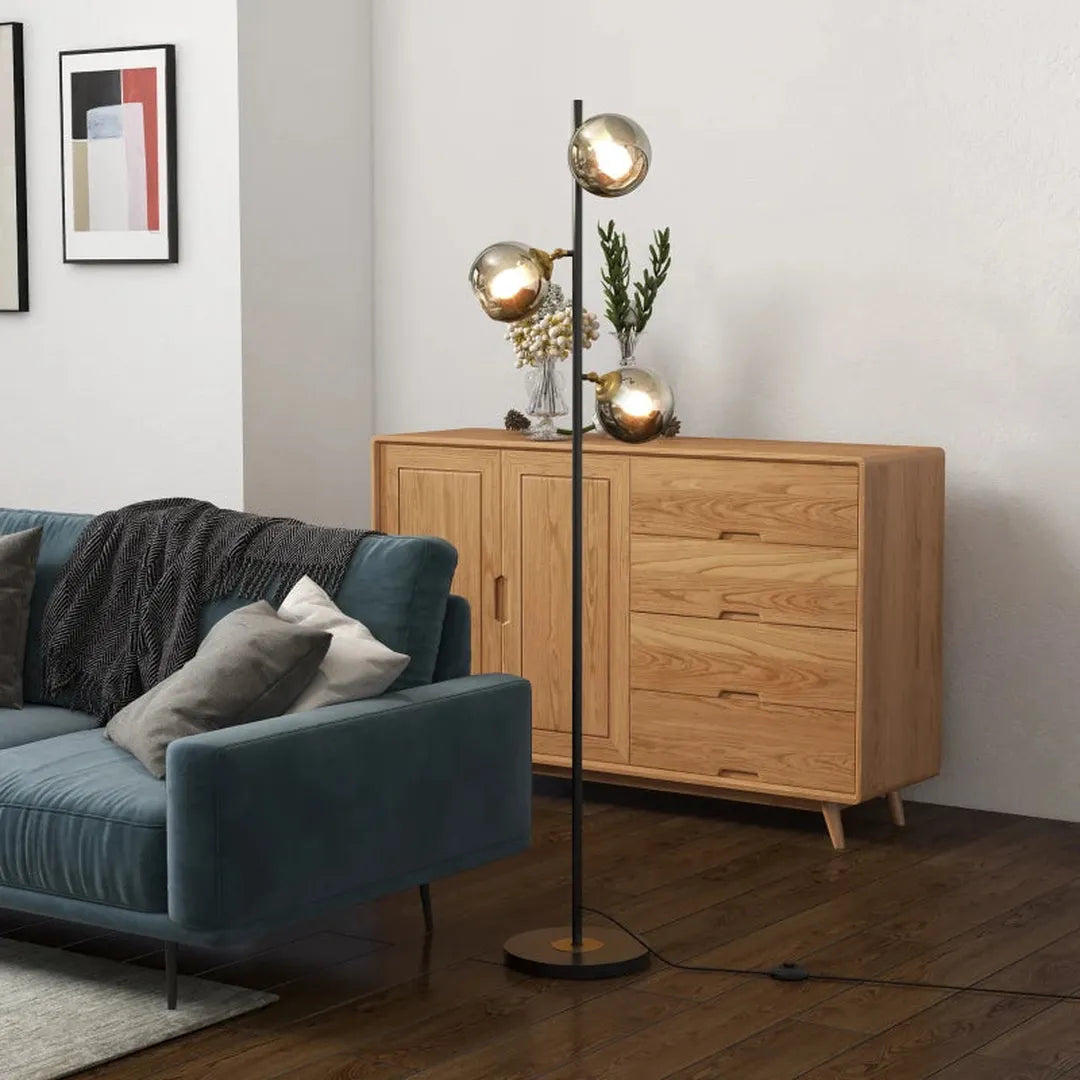 Staande lamp met 3 glazen kapjes – E27 fitting – voetschakelaar – zwart