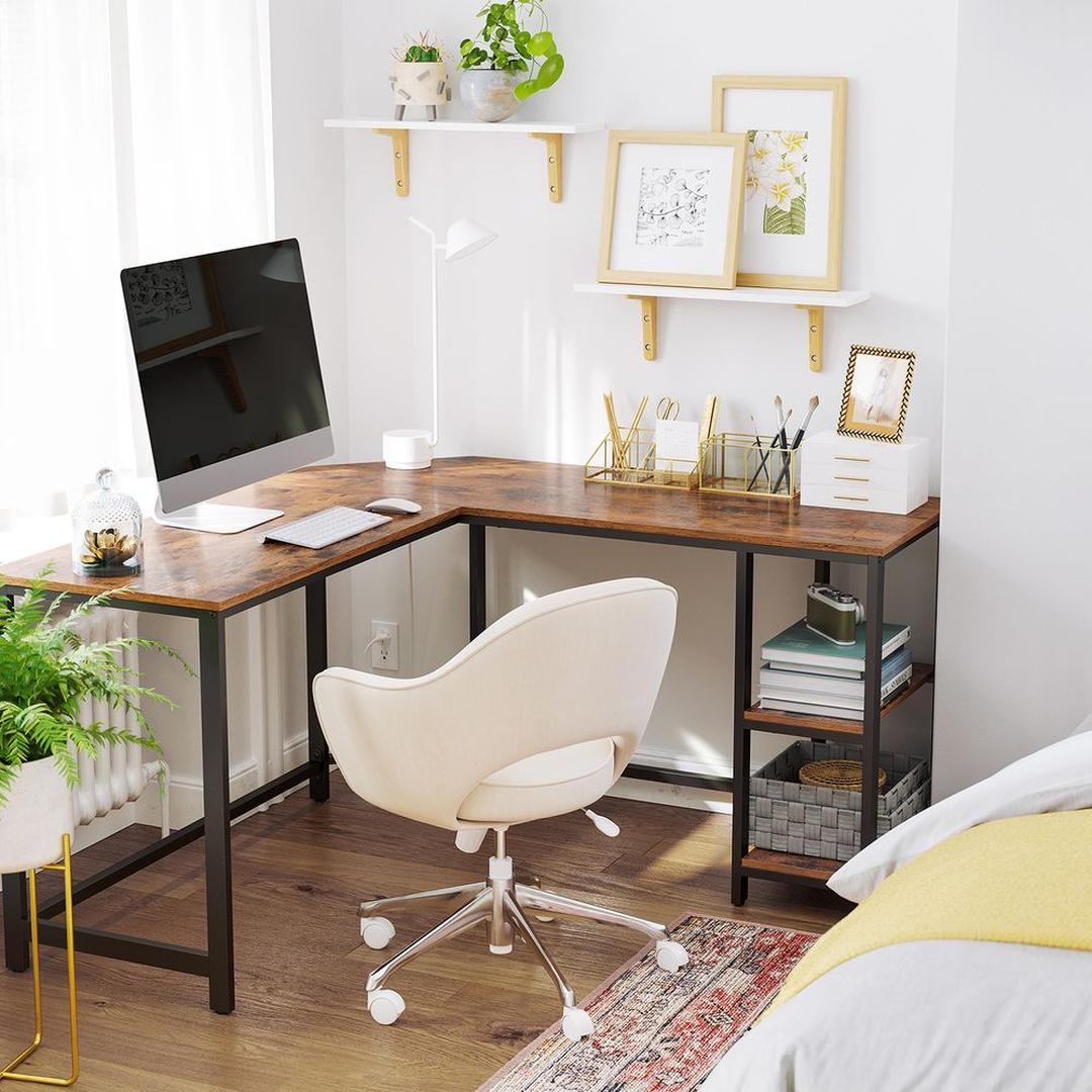 L-vormig Bureau met 2 Opbergplanken en Houtlook Werkblad – Ruim Hoekbureau voor Kantoor en Thuiswerkplek