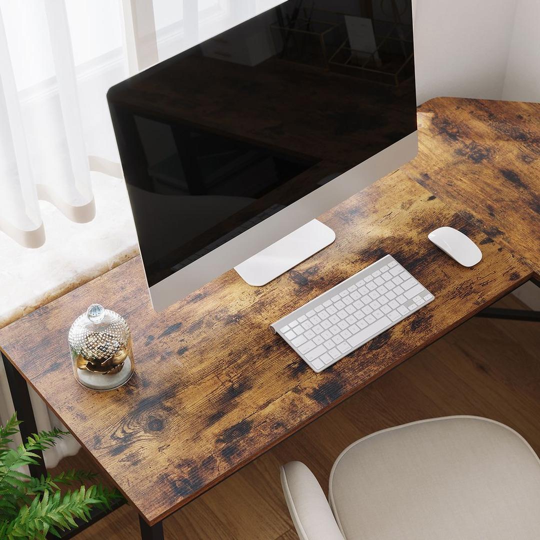 L-vormig Bureau met 2 Opbergplanken en Houtlook Werkblad – Ruim Hoekbureau voor Kantoor en Thuiswerkplek