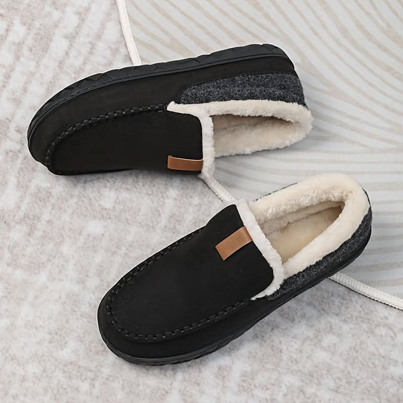 Bervik schoen in zwart van synthetic wol, soft and heat-retaining – vooraanzicht