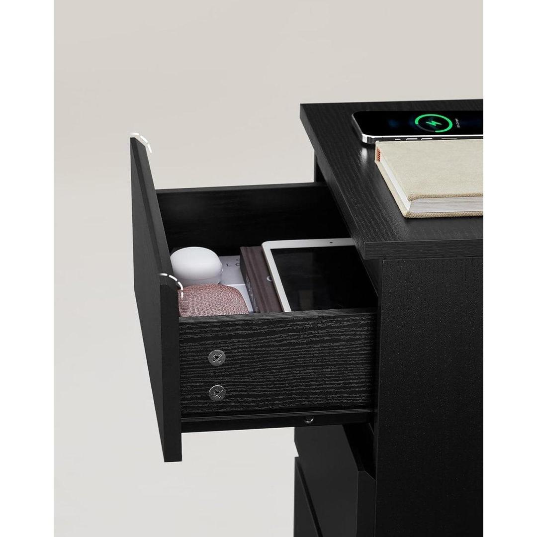 Bijzettafel met oplaadstation – nachtkastje met USB-poorten en stopcontact – opbergkastje met lade en plank