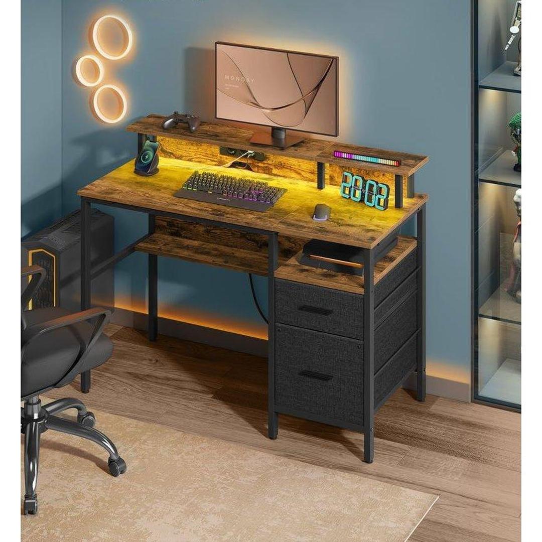 Bureau met LED-verlichting – Computertafel met USB-poorten en Stopcontact – Houten Werktafel voor Kantoor of Thuis