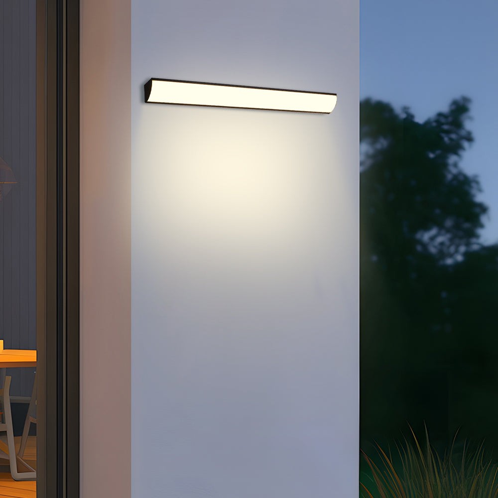 Dalvik wandlamp van aluminium en pvc – sfeerbeeld in huis