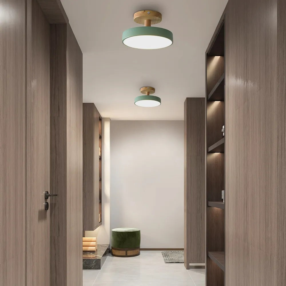Elmar plafondlamp in blauw van hout en metaal – sfeerbeeld in huis