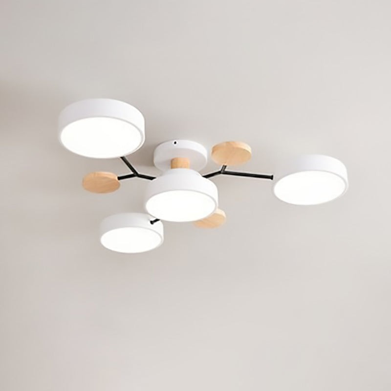 Elvara plafondlamp van ijzer, acryl, hout – geplaatst in een interieur