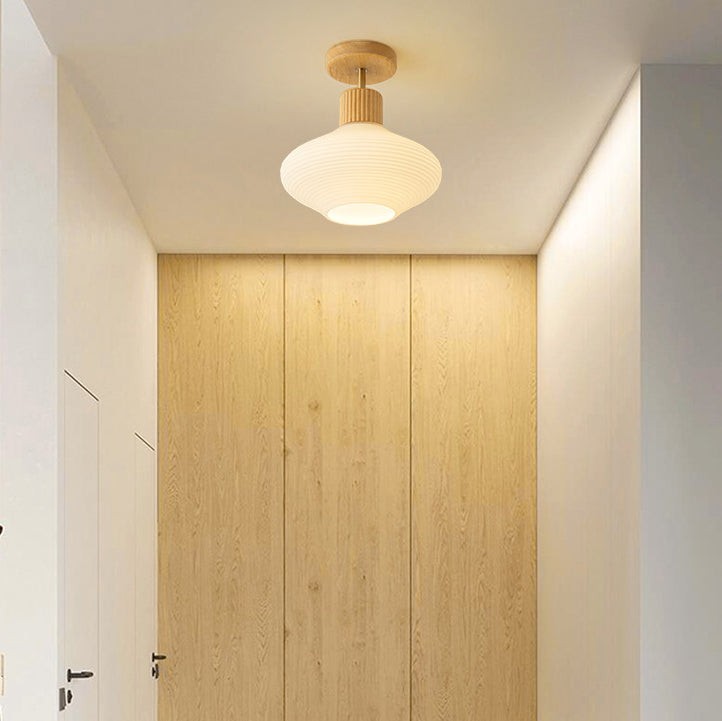 Farvik plafondlamp van hout, glas – sfeerbeeld in huis (17)