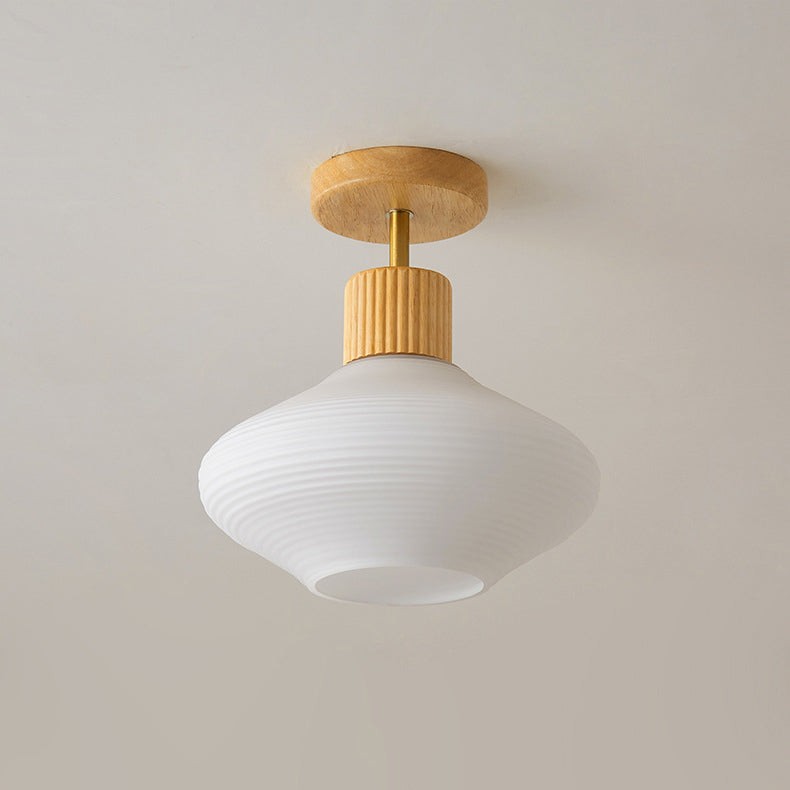 Farvik plafondlamp van hout, glas – geplaatst in een interieur