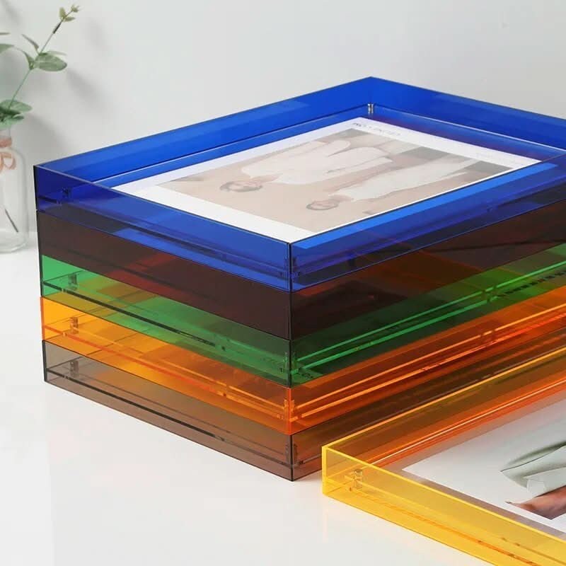 Goranvall product in helles rood van acryl – detailfoto van de afwerking