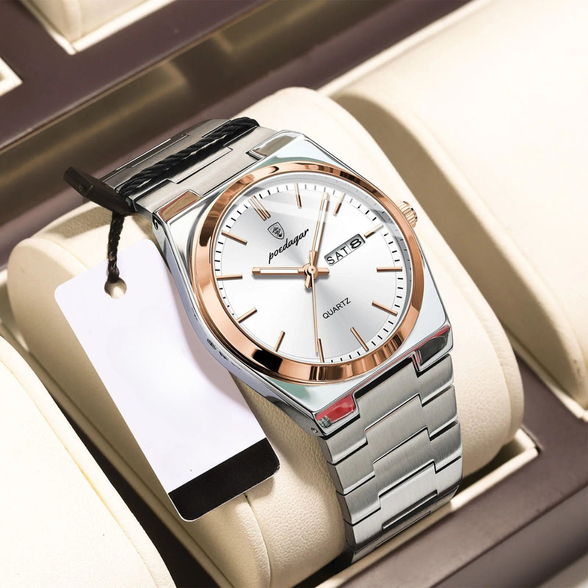 horloge in goud – schuin van voren