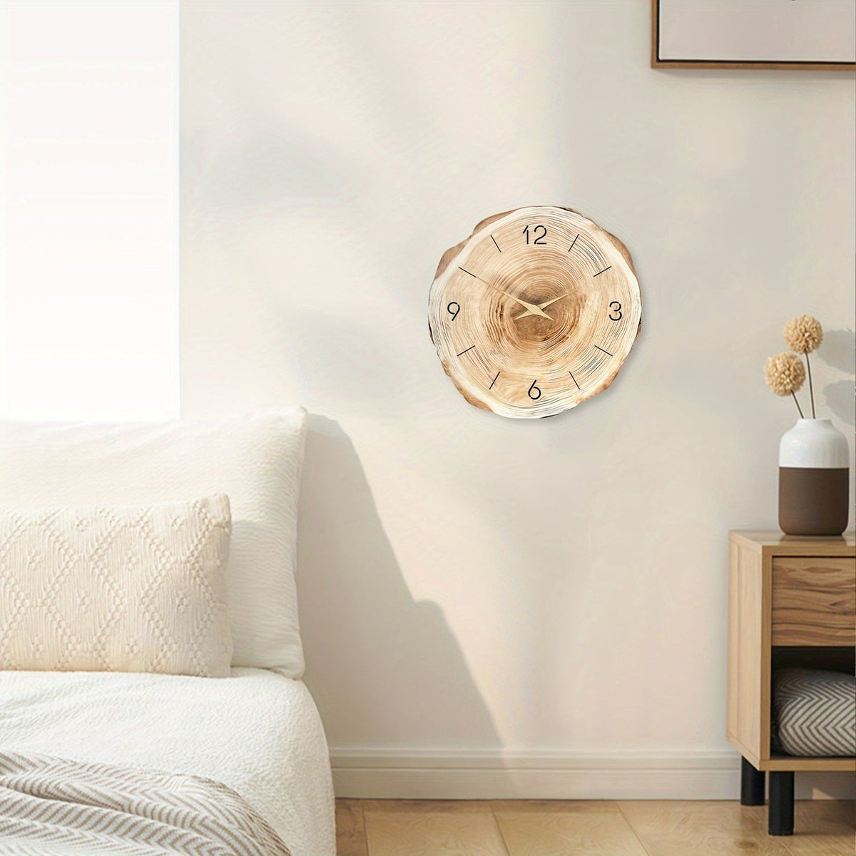 wandklok van hout – close-up