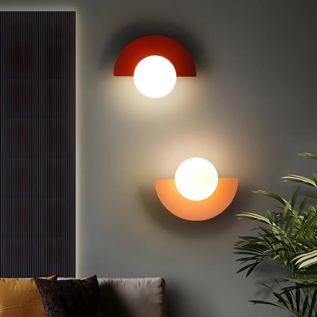 Indra wandlamp in zwart van metaal – vooraanzicht