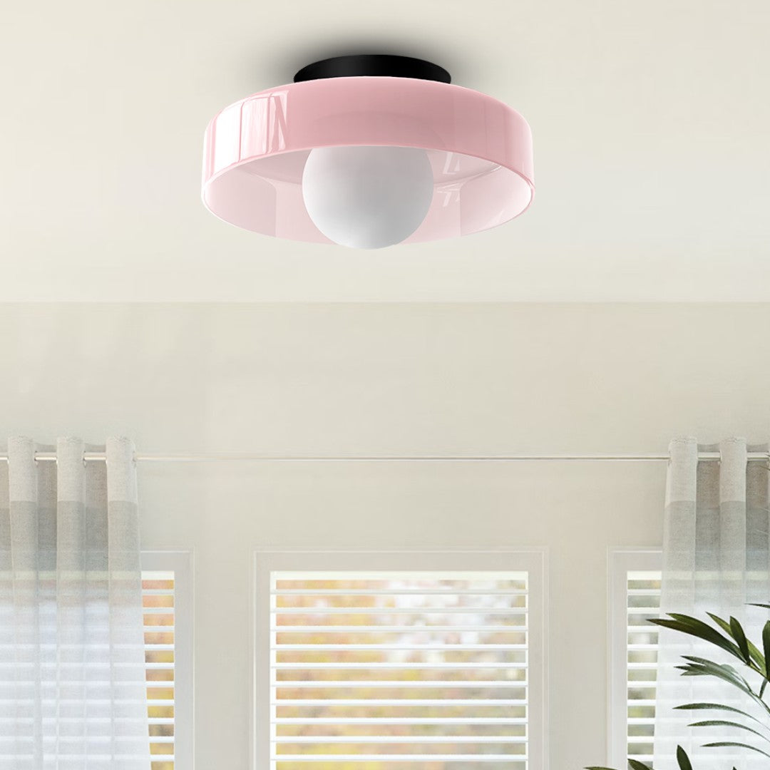 Ivarda plafondlamp in groen van glas – sfeerbeeld in huis