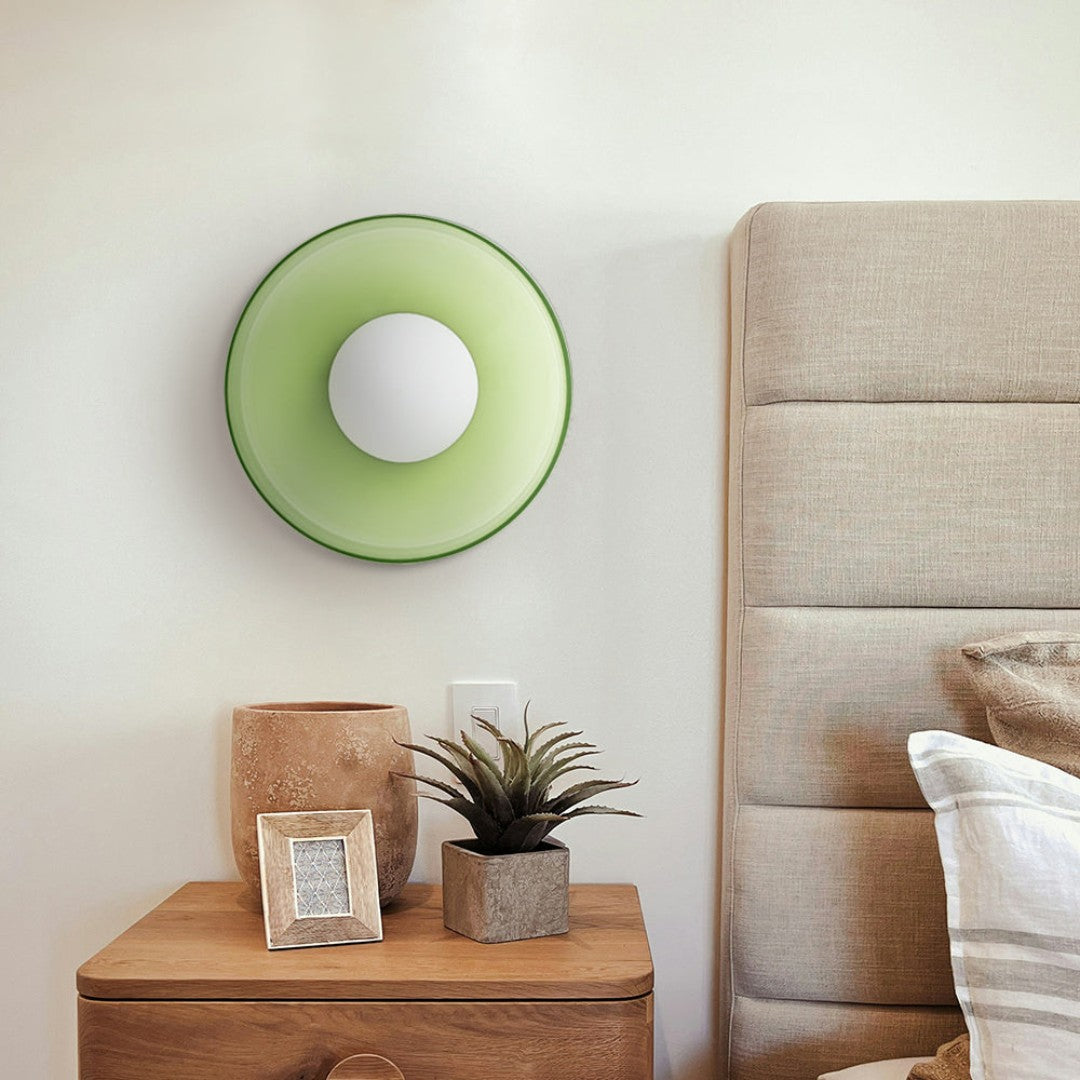 Ivarda plafondlamp in roze van glas – close-up van het materiaal