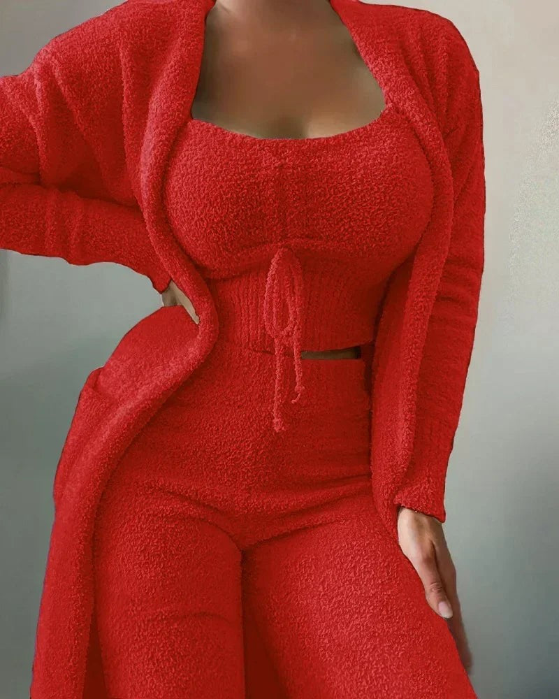 Larvik pyjamaset in rood van polyester – zijaanzicht