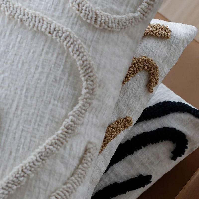 Lorvik sierkussen van chenille-stof – sfeerbeeld in huis