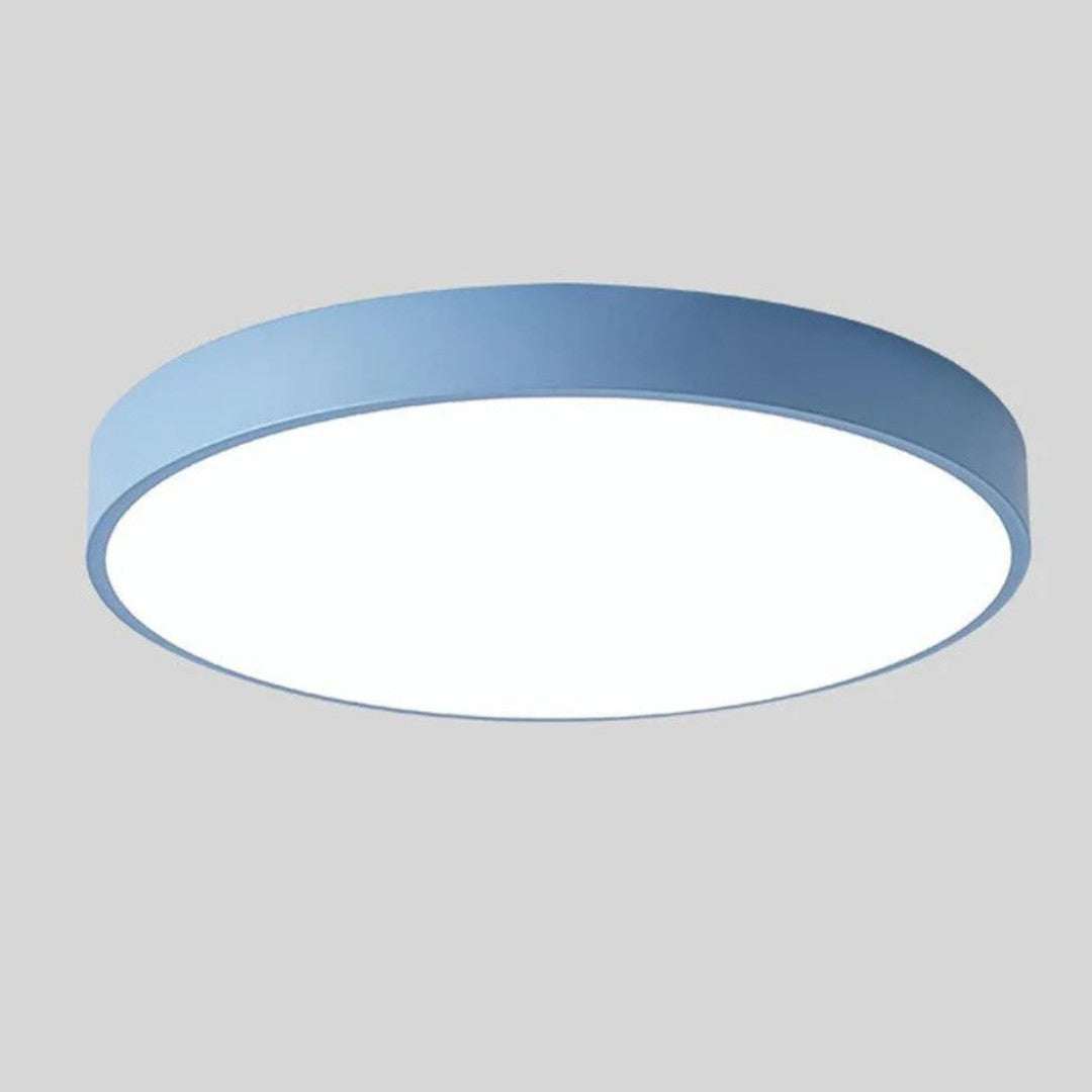 Naldra plafondlamp van hout, acryl – in een woonkamer