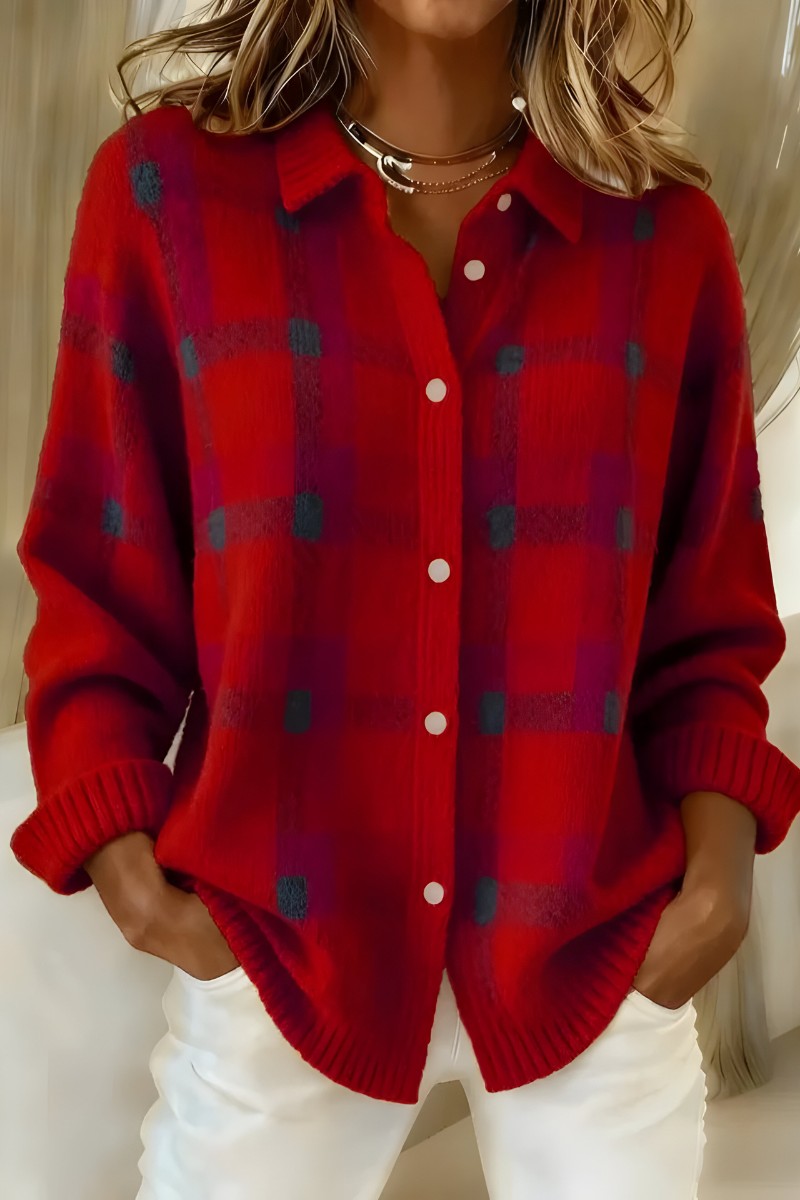 Nolina vest in rood – in een woonkamer