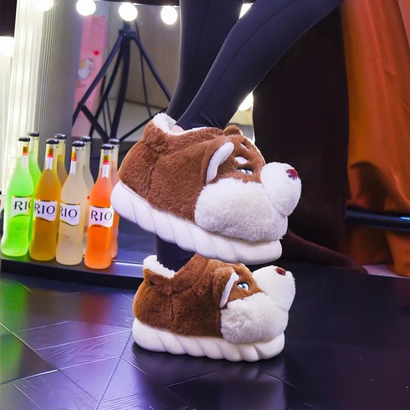 Nord8236 knuffel in lichtgrijze schoenen van pluche met rubberen zool – detailfoto van de afwerking