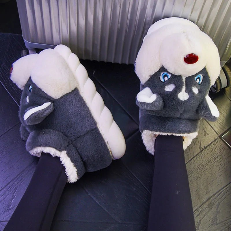 Nord8236 knuffel in lichtgrijze pantoffels van pluche met rubberen zool – zijaanzicht
