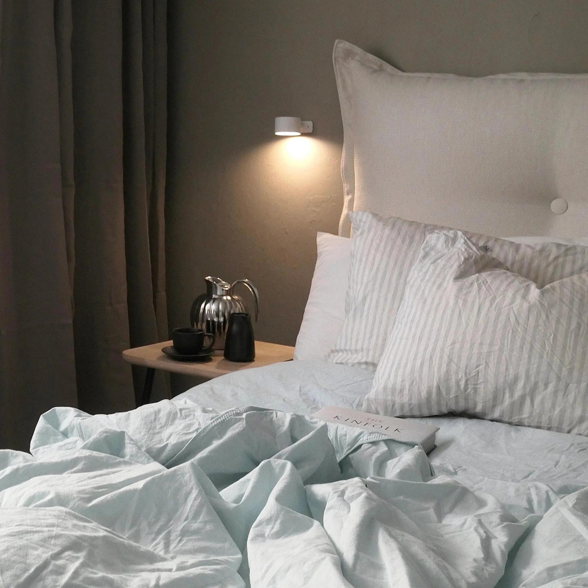 Ombra wandlamp van abs/pc-kunststof – geplaatst in een interieur