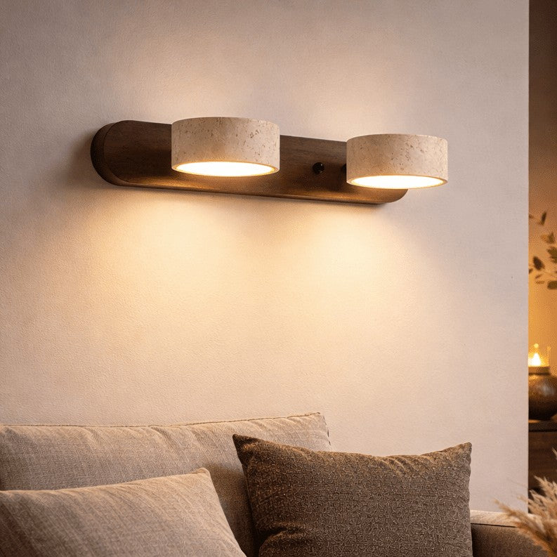 Ravstad wandlamp in walnoot color – vooraanzicht