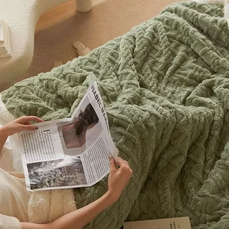 Renstad plaid in groen van lambswool and microvezel flannel – in een woonkamer