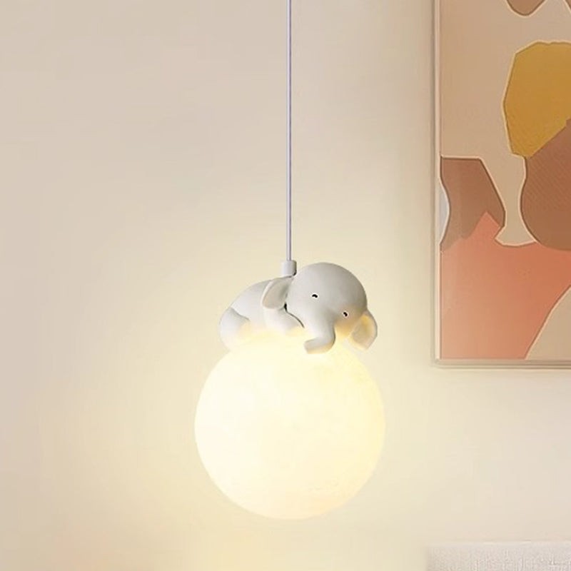 Salvik hanglamp van hardware, resin – detailfoto van de afwerking