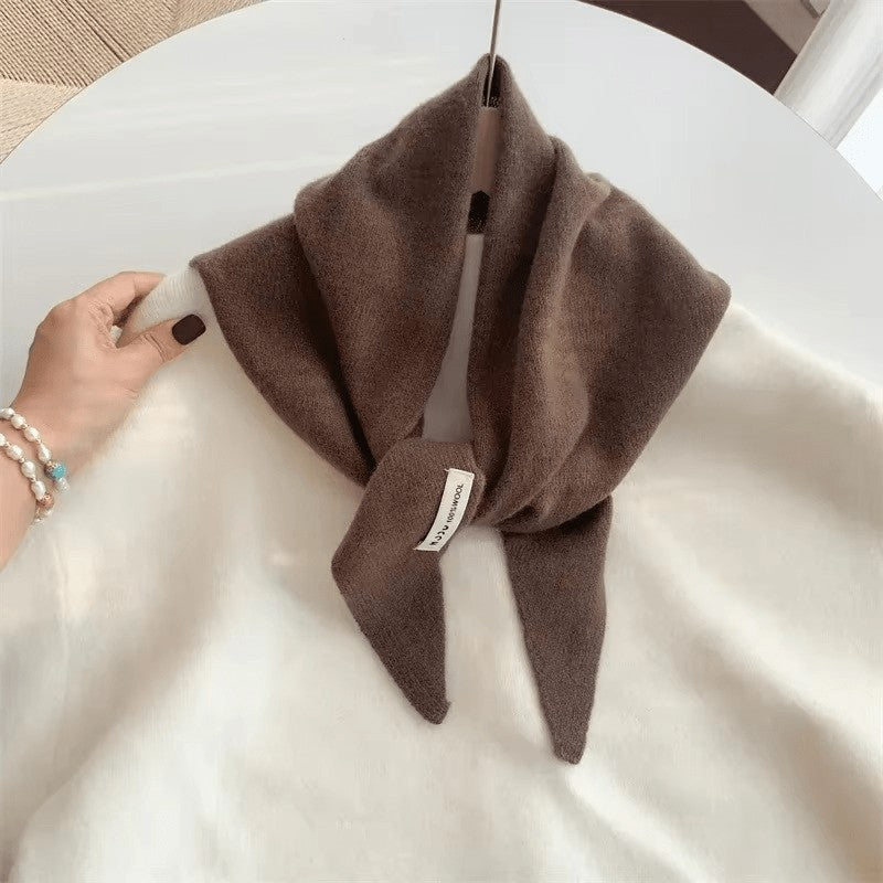 Selvi sjaal in koffie van wolmix (niche wol gebreid) – detailfoto van de afwerking