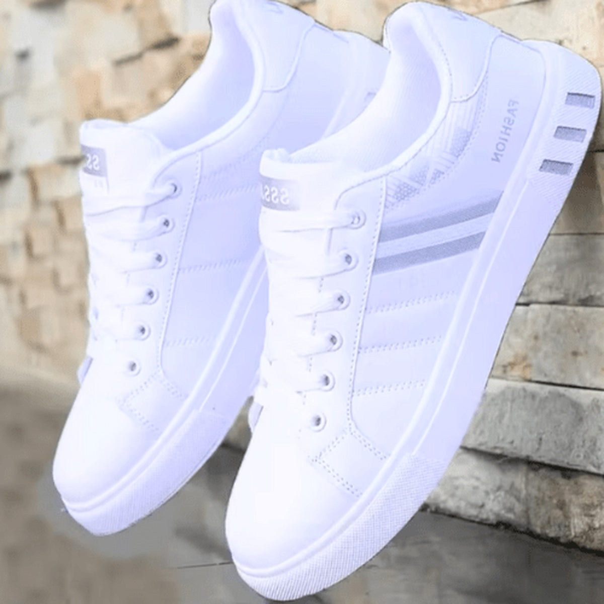 sneaker in wit – zijaanzicht