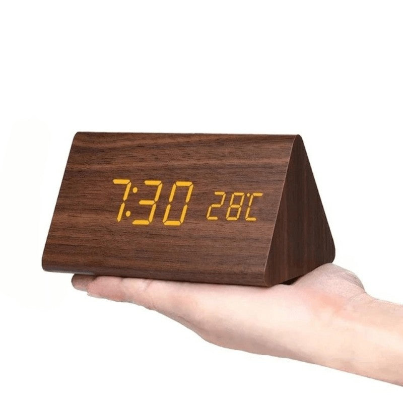 Solora horloge van high-quality hout for a natural look and durability – sfeerbeeld in huis