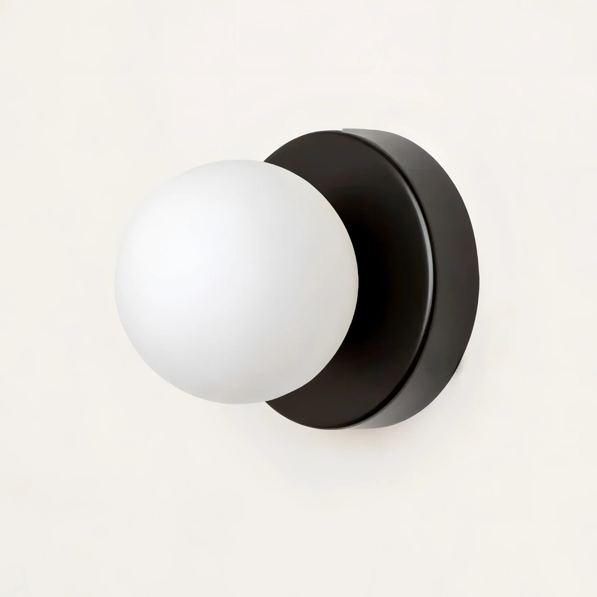 Solvig wandlamp in rood van glas – zijaanzicht