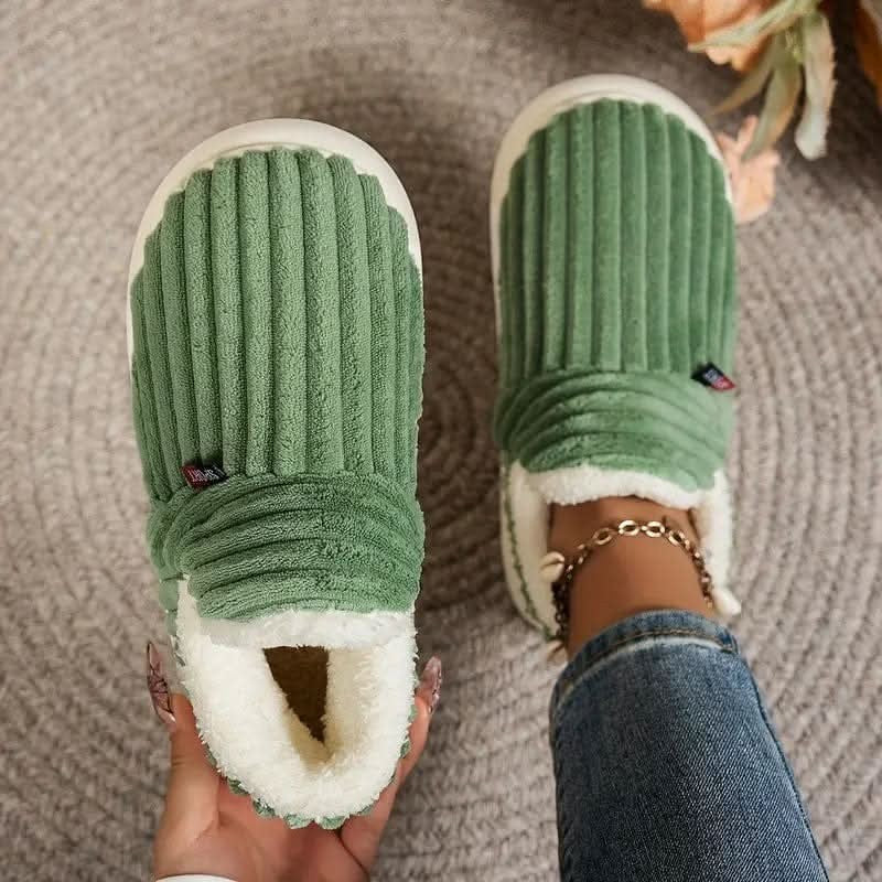 Veldal pantoffel in groen van microvezel outer fabric, plush lining – vooraanzicht