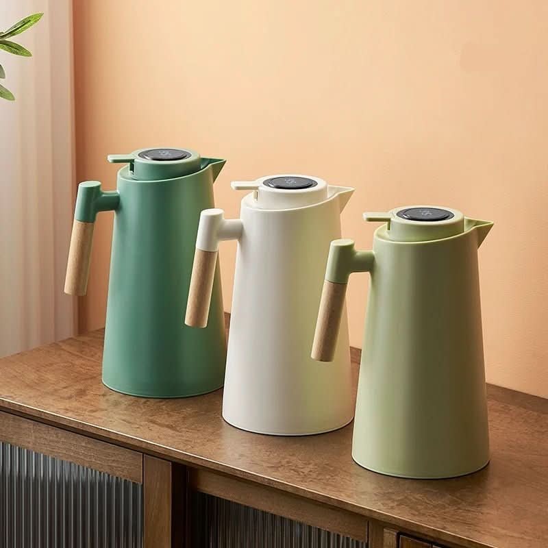Vesinstra product in groen van roestvrij staal (double-walled), wooden handgreep – detailfoto van de afwerking