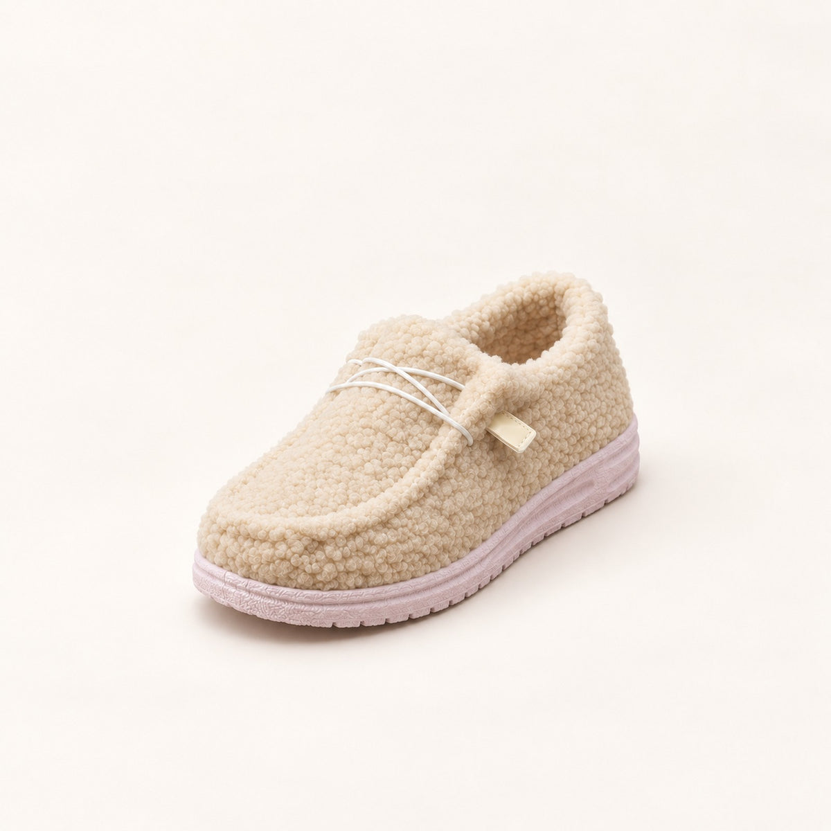 slippers in blauw – detailfoto van de afwerking