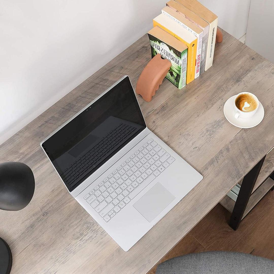 L-vormig Bureau met 2 Opbergplanken en Houtlook Werkblad – Ruim Hoekbureau voor Kantoor en Thuiswerkplek