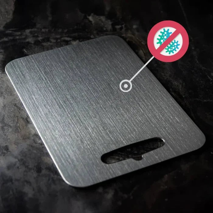 Bjarne snijplank van medisch titanium – sfeerbeeld in huis