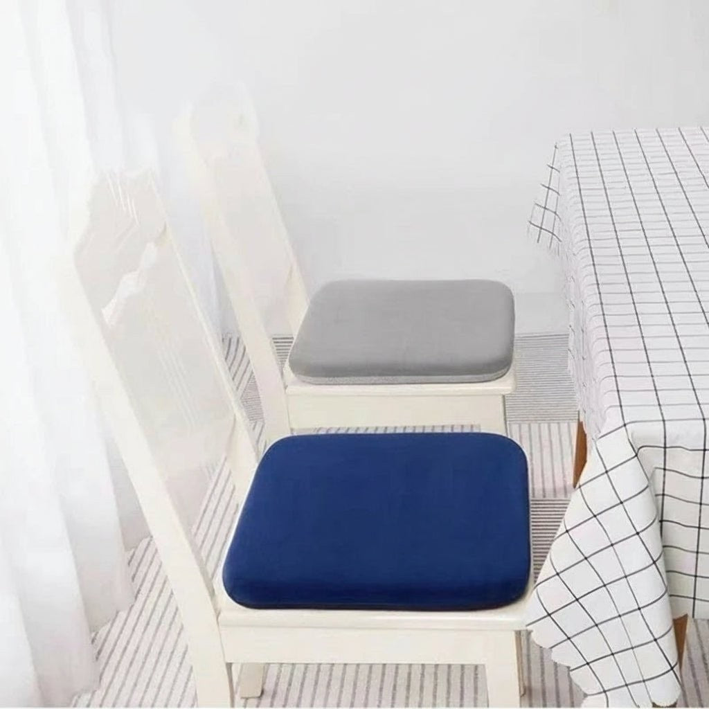 Culdra hoofdkussen in light grijs van memory foam – in een woonkamer