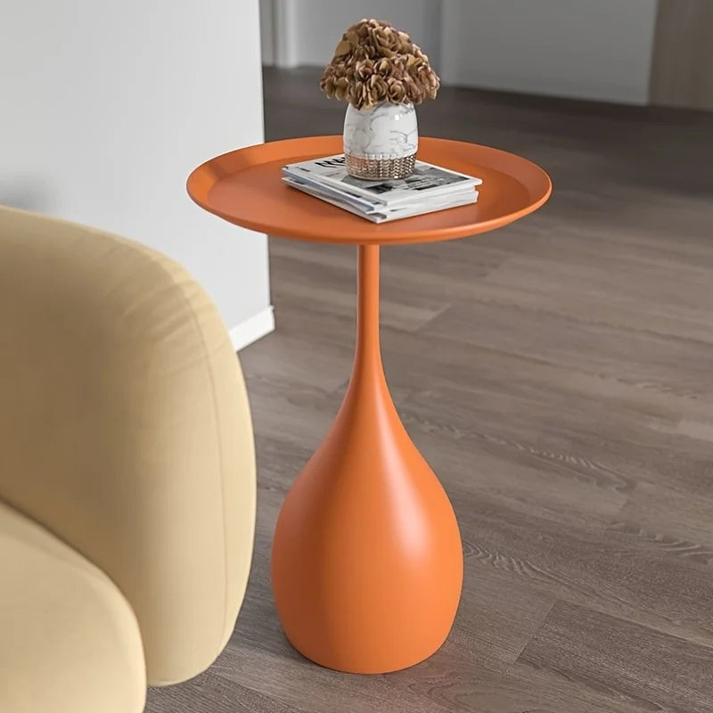 Elvik bijzettafel in wit van metaal – in een woonkamer