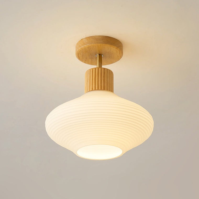 Farvik plafondlamp van hout, glas – sfeerbeeld in huis