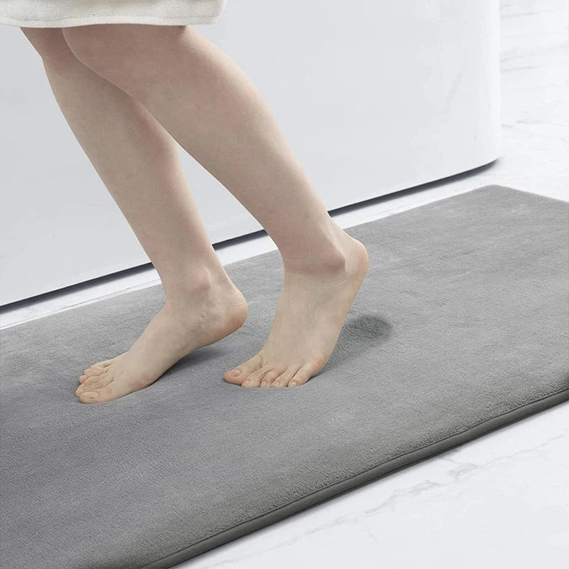 Gulda badmat in zwart van polyurethaanschuim en microvezel koraalfleece – detailfoto van de afwerking