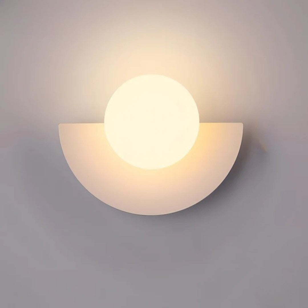Indra wandlamp van metaal – detail van de rand