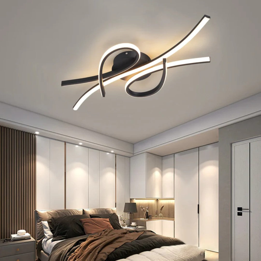 Irsta plafondlamp in zwart – in een woonkamer