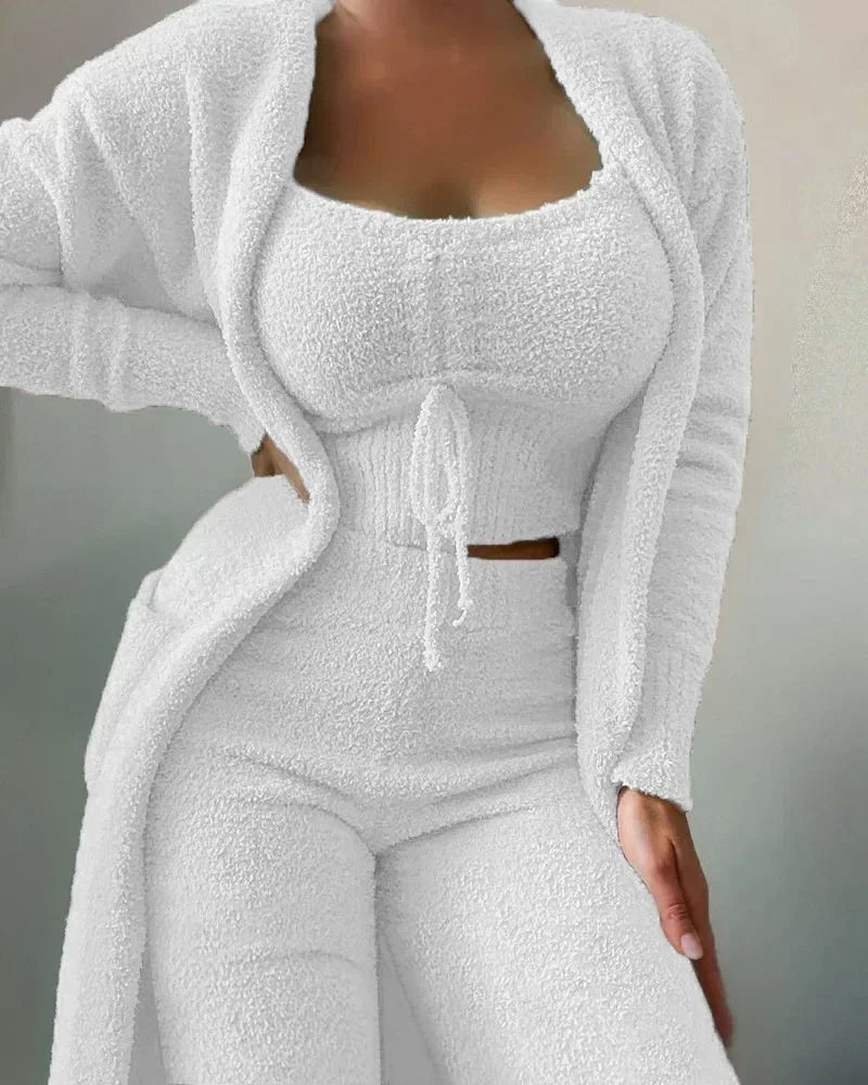Larvik pyjamaset in wit van polyester – vooraanzicht
