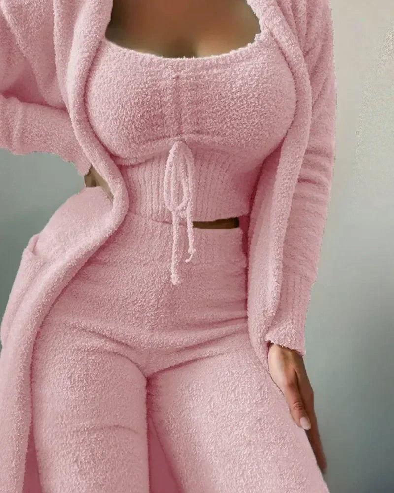 Larvik pyjamaset in roze van polyester – detailfoto van de afwerking