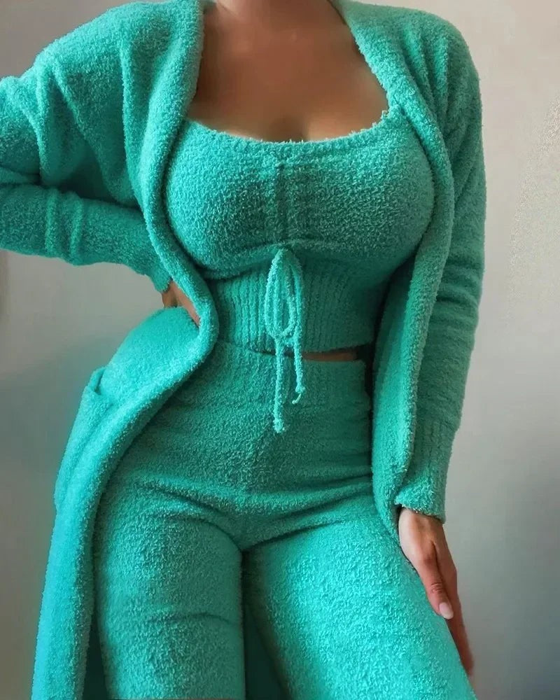 Larvik pyjamaset in groen van polyester – close-up van het materiaal