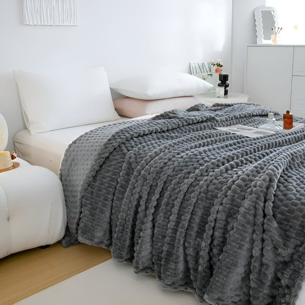 Meldra plaid in oudroze van polyester – in een woonkamer