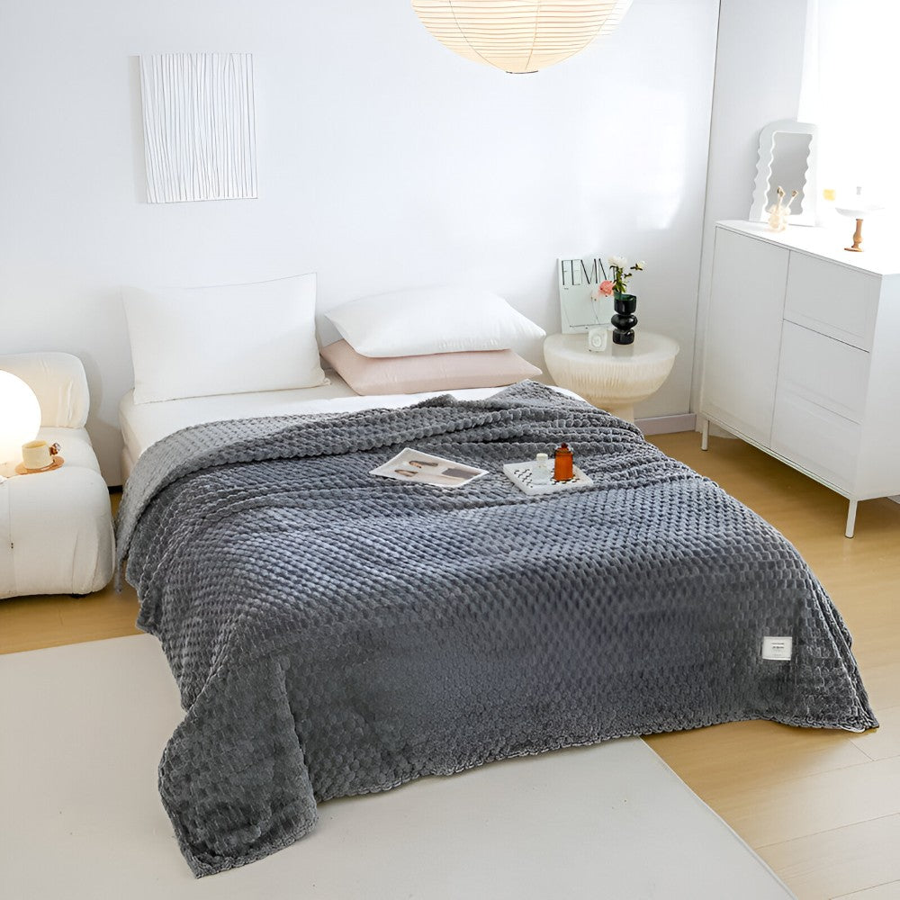 Meldra plaid in bruin van polyester – detailfoto van de afwerking