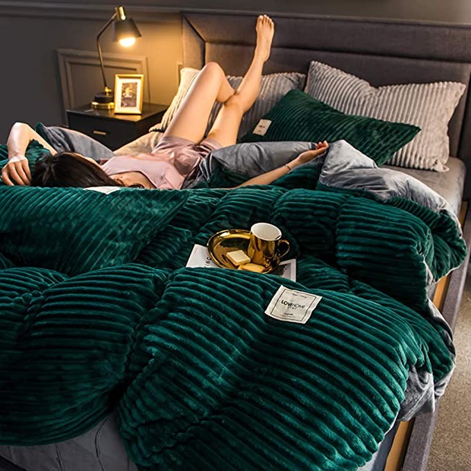 Nord709 beddengoed in donkergroen van hoogwaardige fleece beschikbaar in verschillende maten – detailfoto van de afwerking